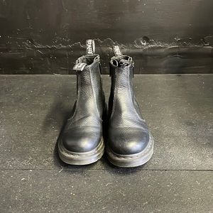 2976 Women’s Leather Zipper Chelsea Boots. Color: Black Milled Napppa Leather